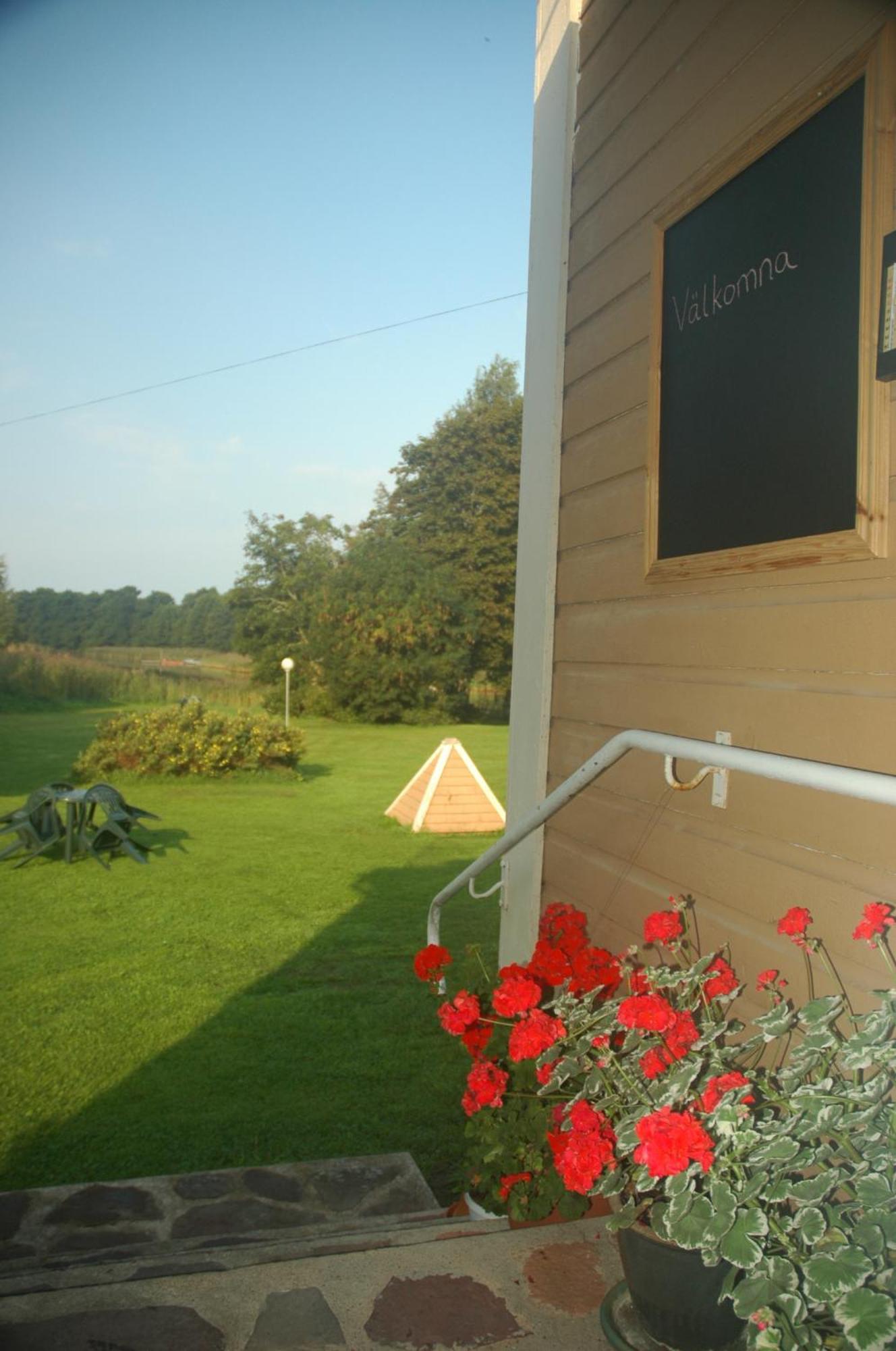 Gaestgard Christiansund Hotel Eckero Exterior photo